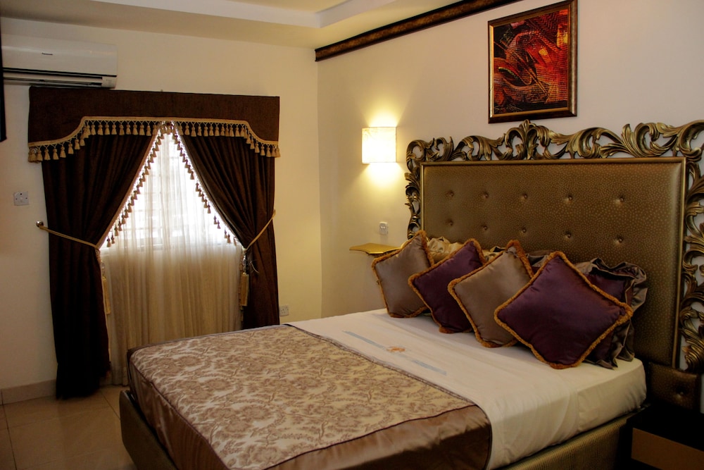 Deluxe Room, 1 Queen Bed, Non Smoking photo 3