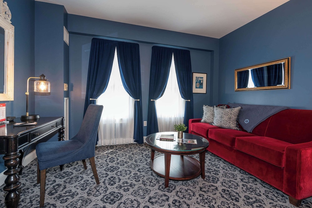 Superior Room (King with Sofa Bed) - Photo 4