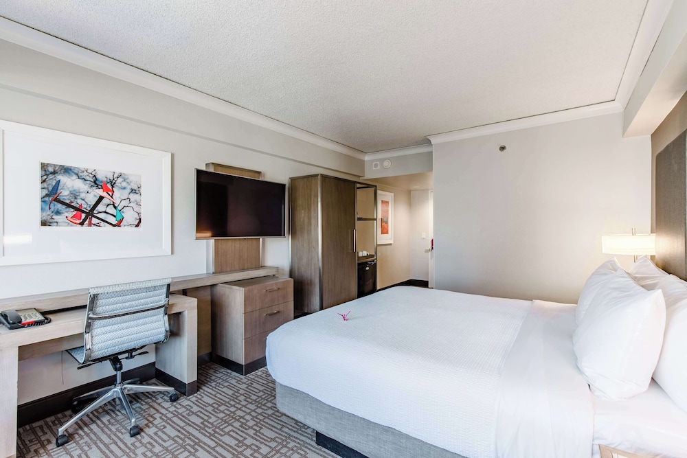 Room, 1 King Bed, Accessible - Photo 3