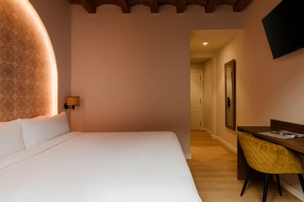 Standard Double Room, City View photo 2