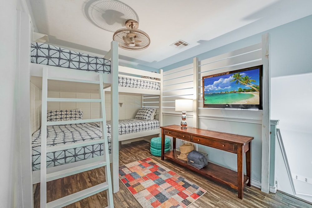 The LUV Shack, Photo 17