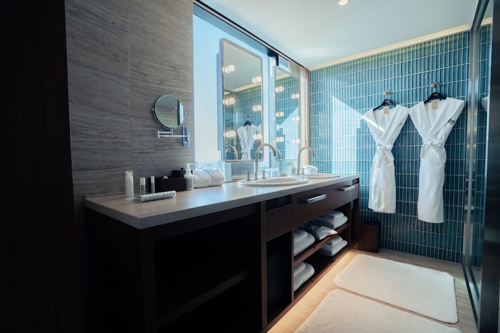 AOYAMA Suite King with City view, Non Smoking