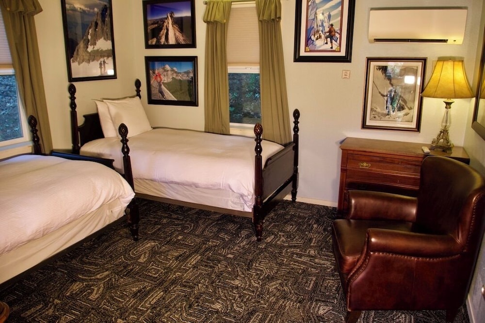 Standard Twin Room, 2 Twin Beds, Mountain View