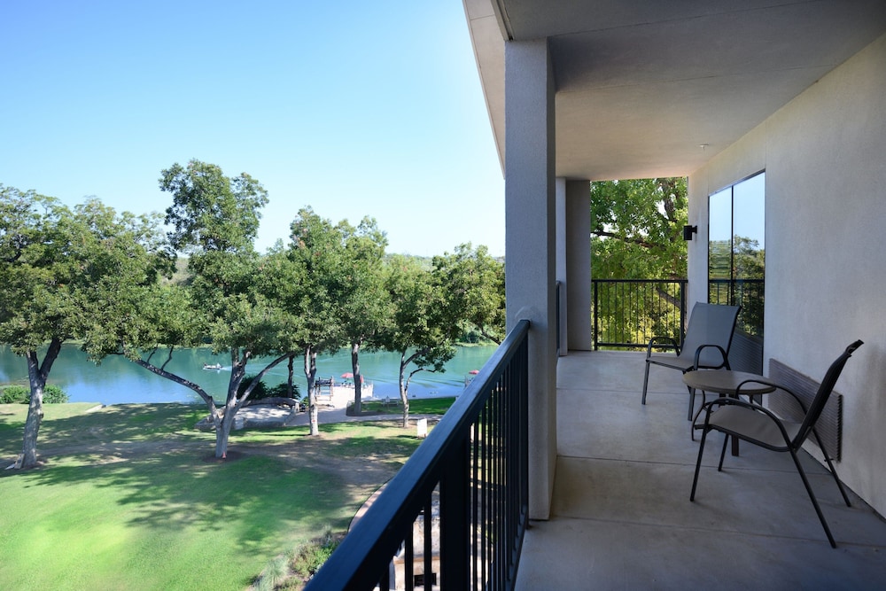 Suite, 1 Bedroom, River View - Photo 5