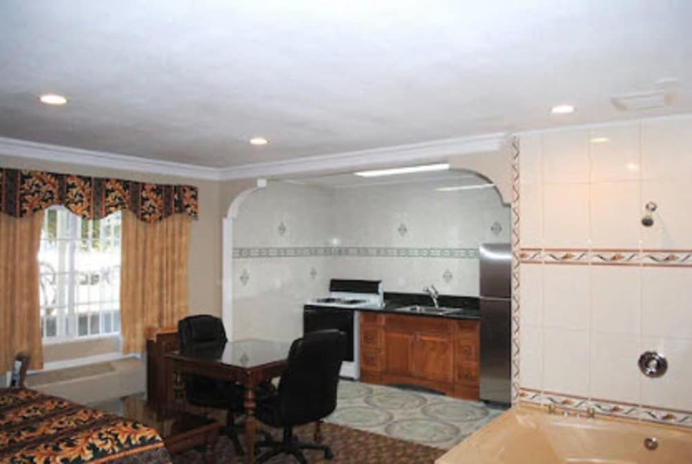 Honeymoon Room photo 2