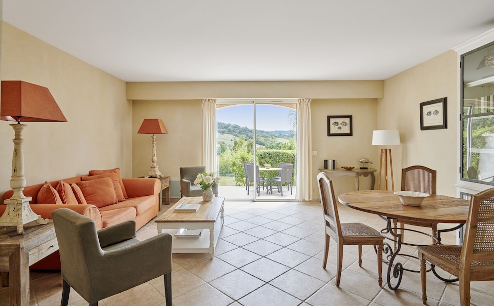 Standard House, 2 Bedrooms, Ensuite (M68) photo 2