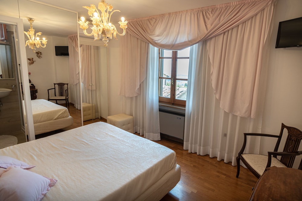 Economy Room