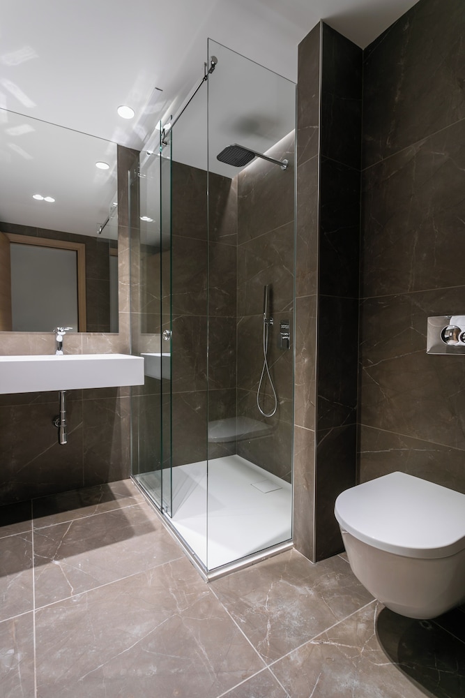 Premium Twin Room - Photo 7