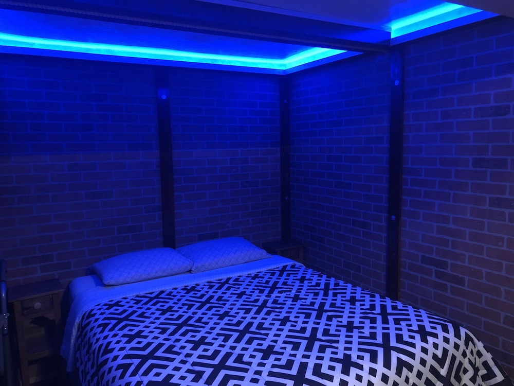 Comfort Cabin, 2 Queen Beds, Non Smoking (Cabins 1 or 2) photo 2