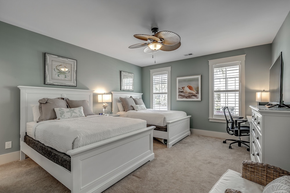 4957 Whitepoint Four Bedroom House photo 2