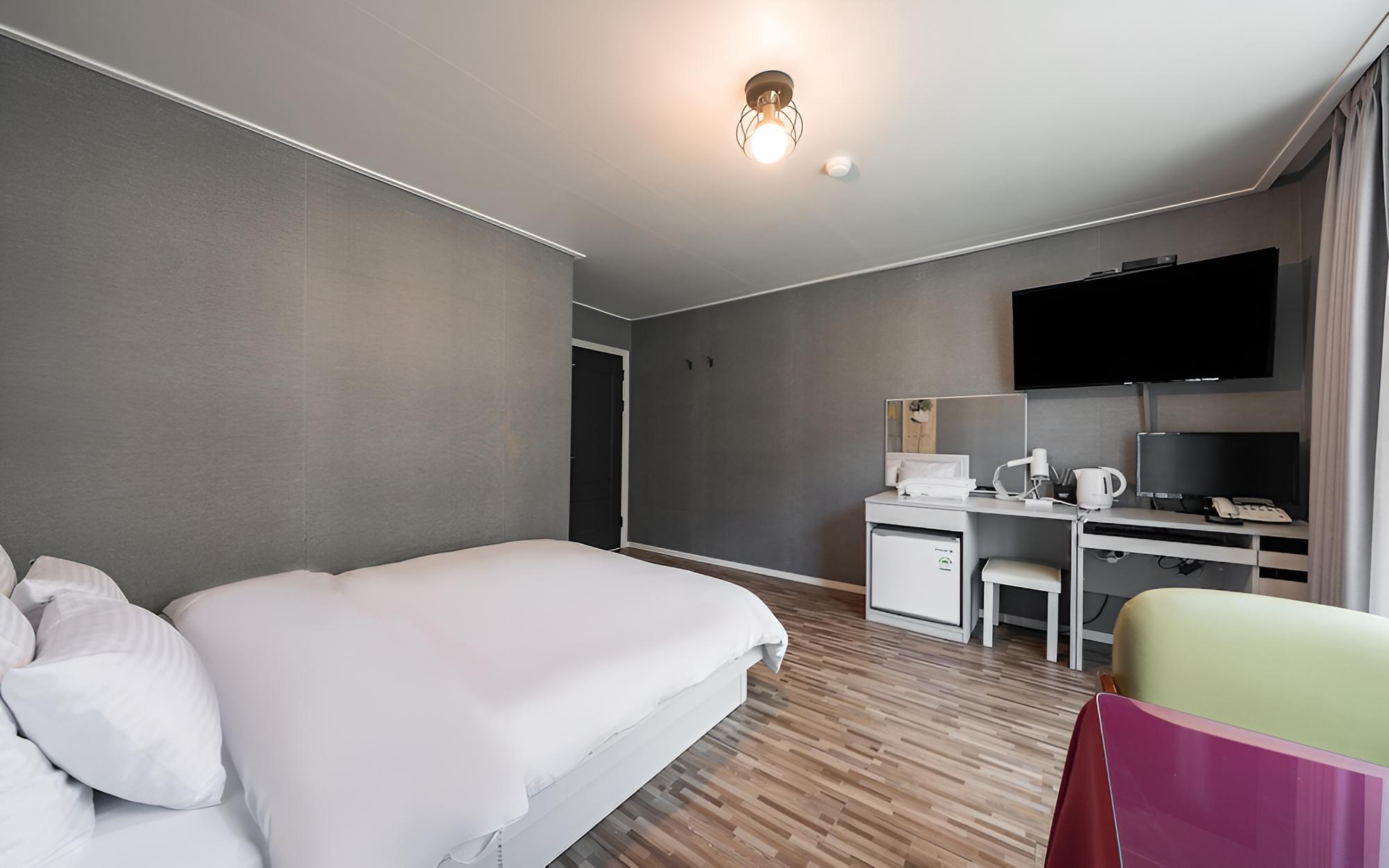 Room (River View (no PC Netflix + Wave + Yo) - Photo 2