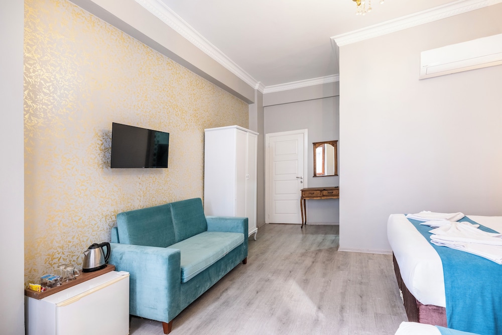 Deluxe Triple Room, City View photo 3