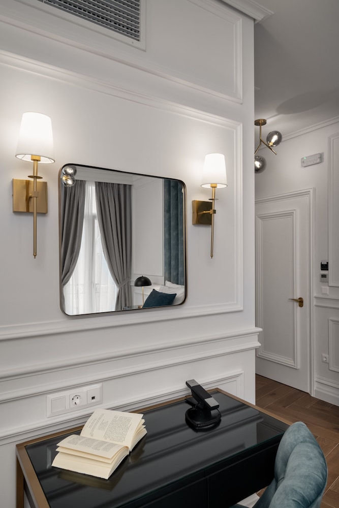 Corner Suite photo 3