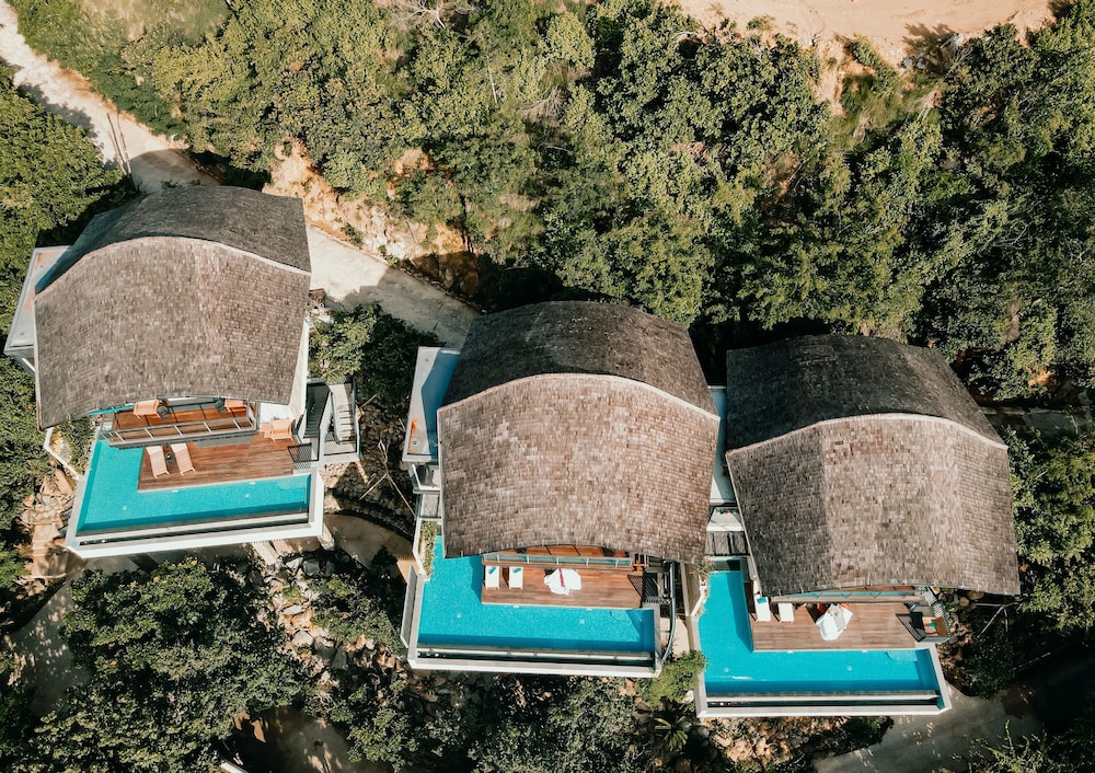 Hanging Pool Residence