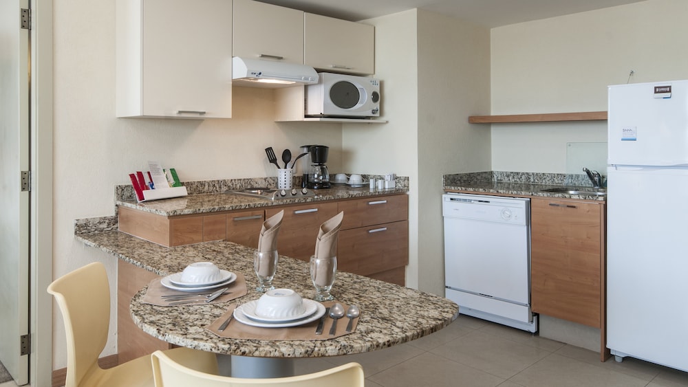 Suite, 1 Bedroom, Kitchen - Photo 2