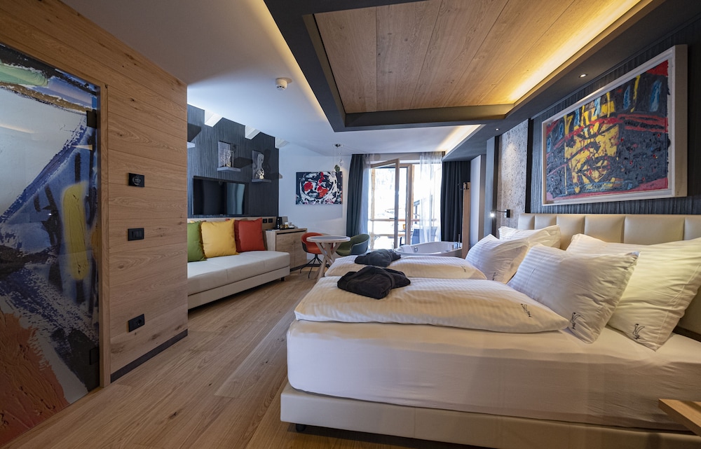 Senior Triple Room, 1 Bedroom, Jetted Tub