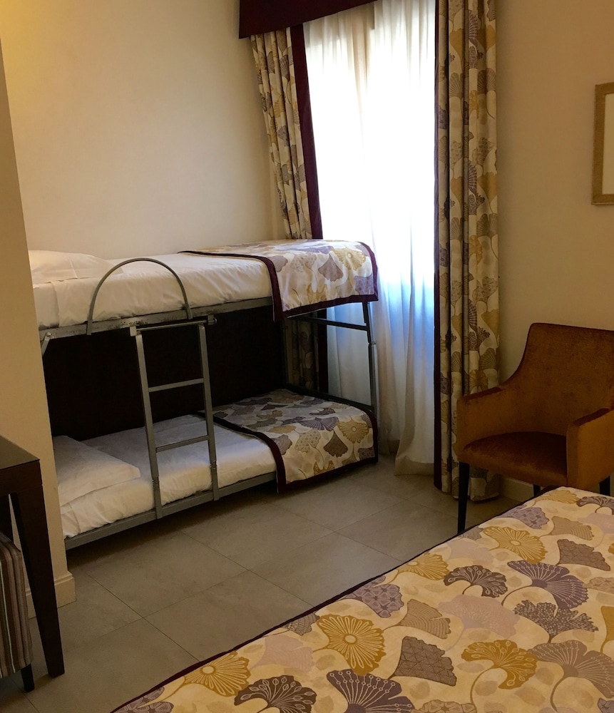 Family Quadruple Room (Bunk Beds) photo 2