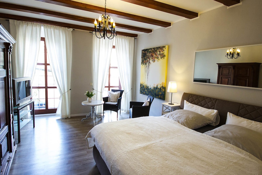 Classic Apartment, 1 Bedroom, Patio, Garden View photo 2