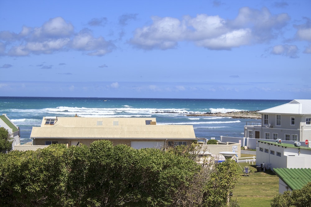 Deluxe Apartment, 2 Bedrooms, Sea View, Sea Facing photo 1