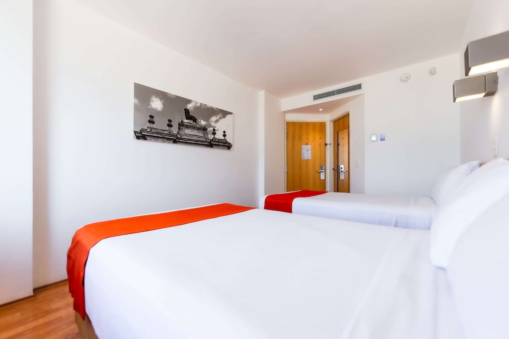 Standard Room, 2 Double Beds, Non Smoking photo 3