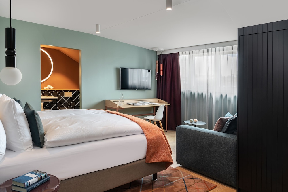Business Double Room, 1 King Bed - Photo 3