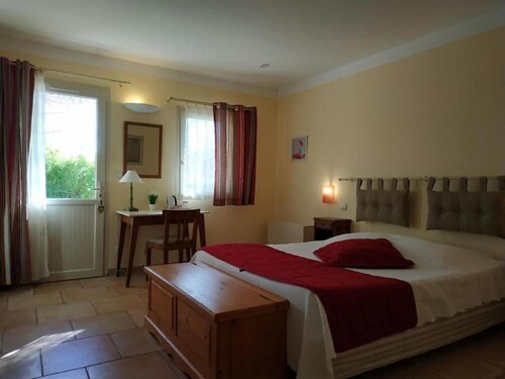 Double Room (Coquelicot)