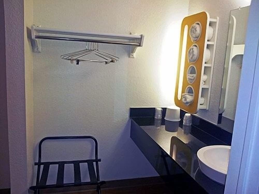 Standard Room, 2 Double Beds, Accessible, Non Smoking photo 2