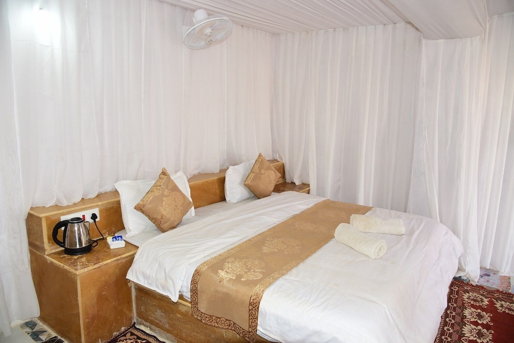 Deluxe Double Room, Balcony, Desert View