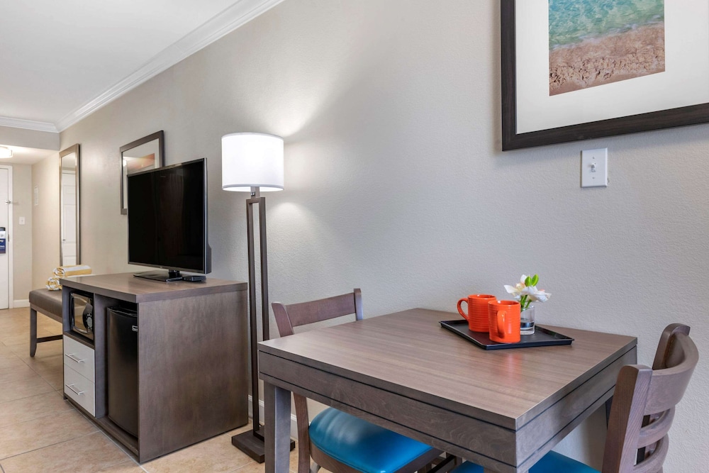 Room, 2 Queen Beds, (Urban View) - Photo 4