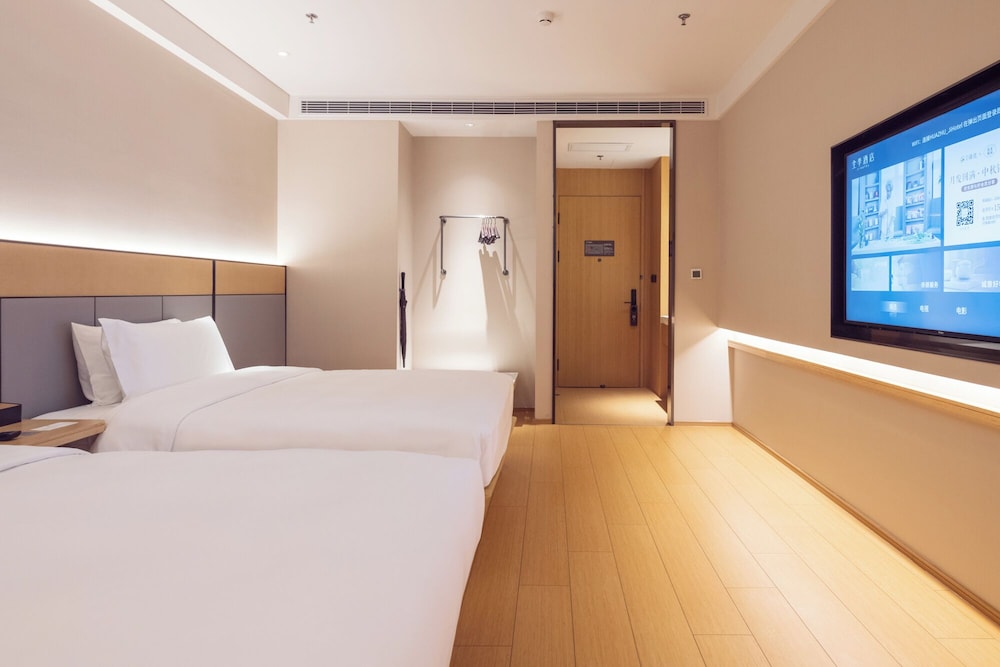 Comfort Quadruple Room, Courtyard View