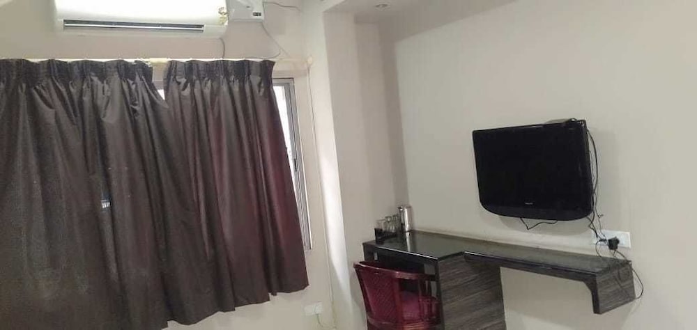 Deluxe AC Double Bed - Photo 10