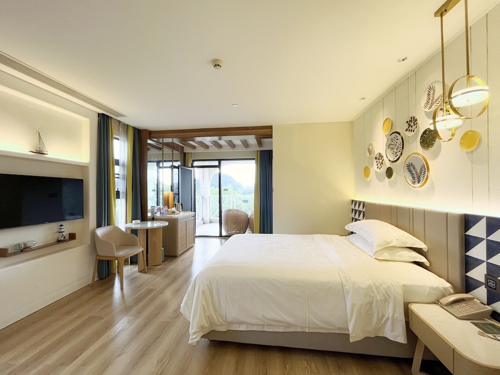 Two-Bedroom Family Suite with Mountain-View Terrace photo 1