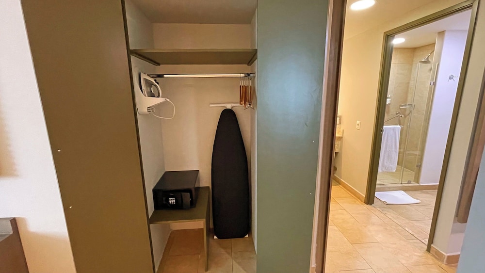 Suite, 1 King Bed