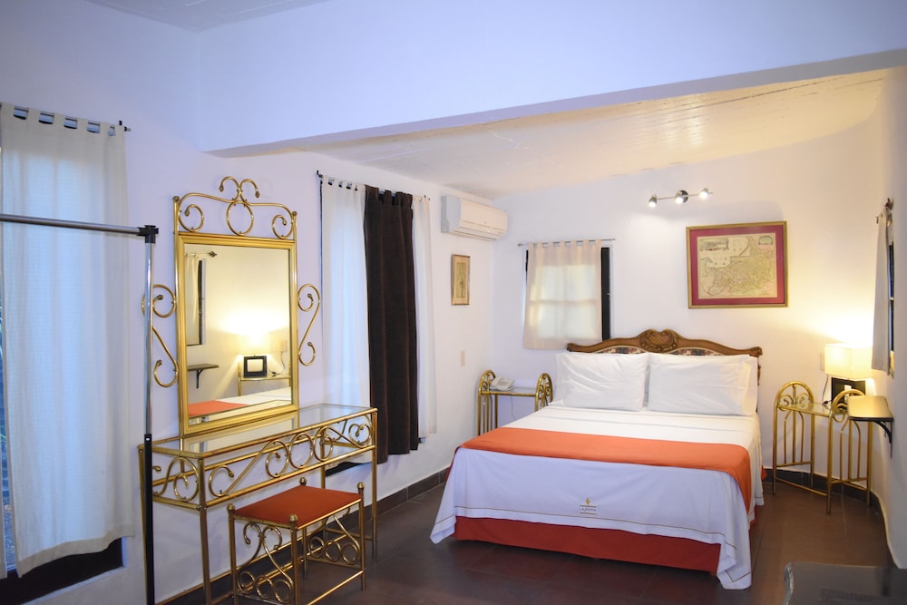 Deluxe Room, 1 Queen Bed, Garden View (Dalia)