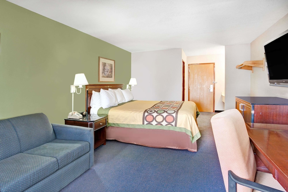 Suite, 1 King Bed - Photo 1