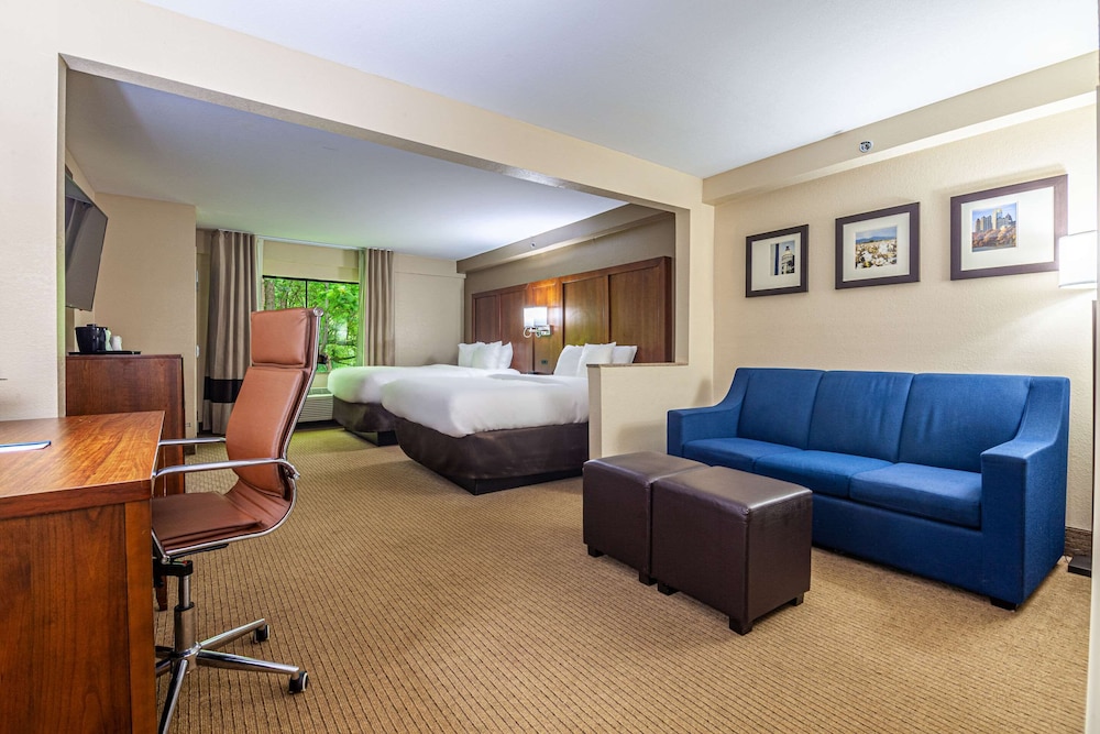 Suite, Multiple Beds - Photo 3