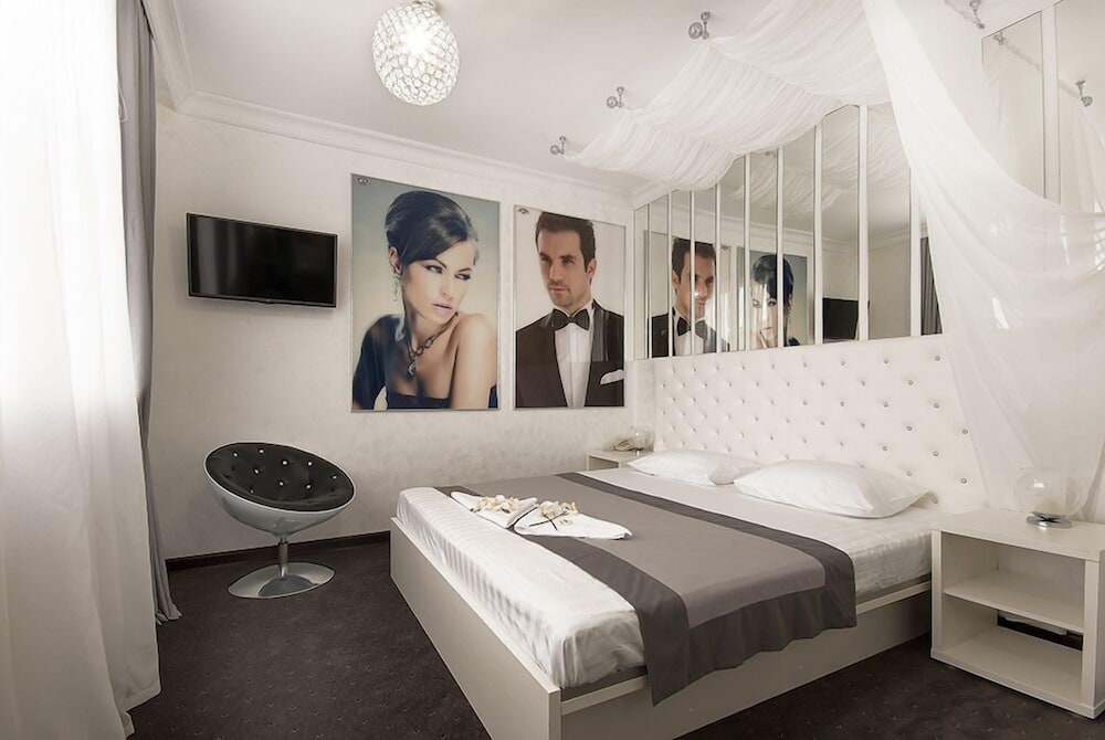 Honeymoon Suite photo 1