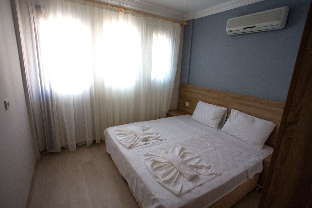 Family Room, 2 Bedrooms