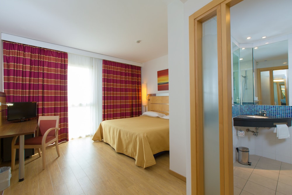 Standard Double or Twin Room - Photo 4