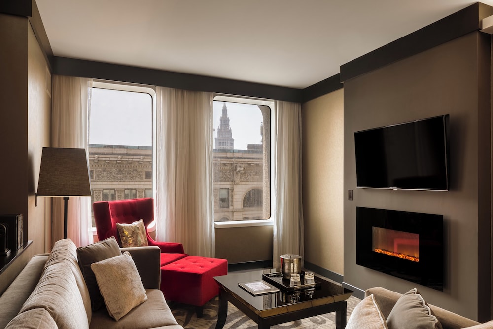 Suite, Multiple Beds, Non Smoking, City View (Mobility Accessible, Roll-In Shower)