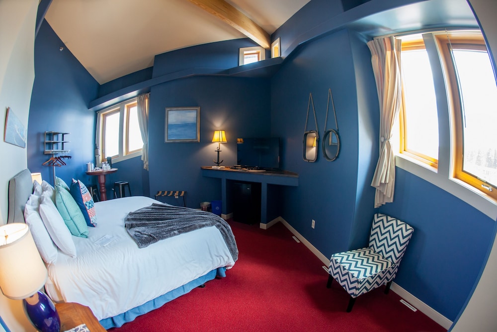 Design Studio Suite, 1 King Bed, Non Smoking (5 Captains Quarters)