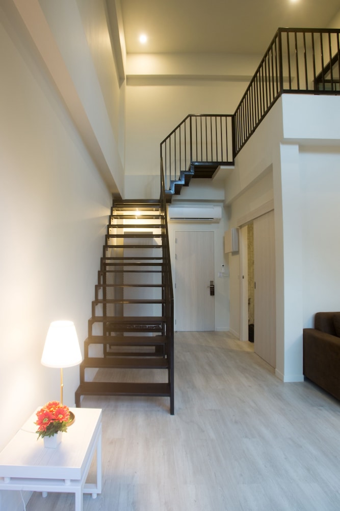 Executive Suite - Photo 4