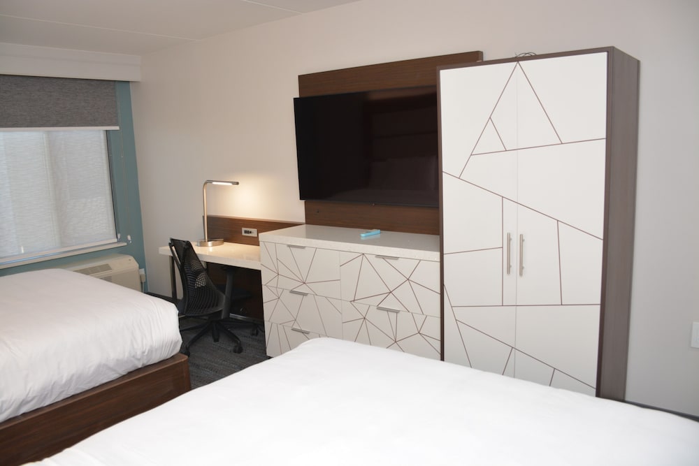 Room, 2 Queen Beds - Photo 2