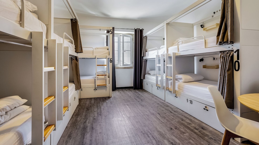 10 Beds in Mixed Dormitory