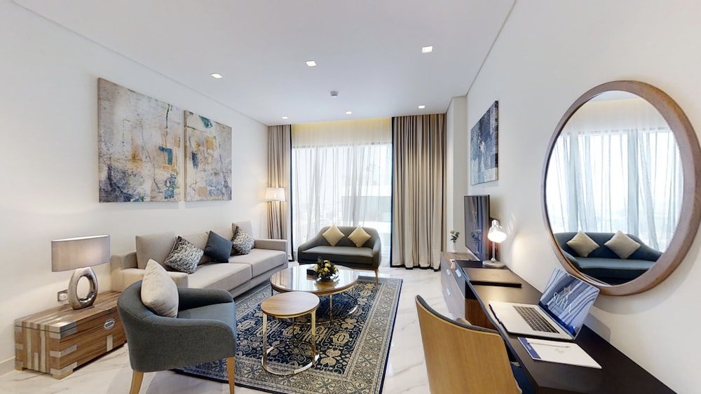 Two Bedroom Deluxe Apartment (King Bed +Twin Bed) photo 1