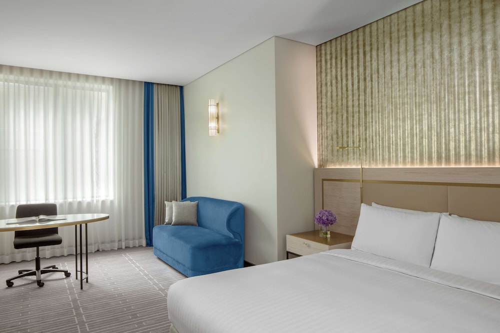 Standard Room, View (Atrium View) thumbnail 6