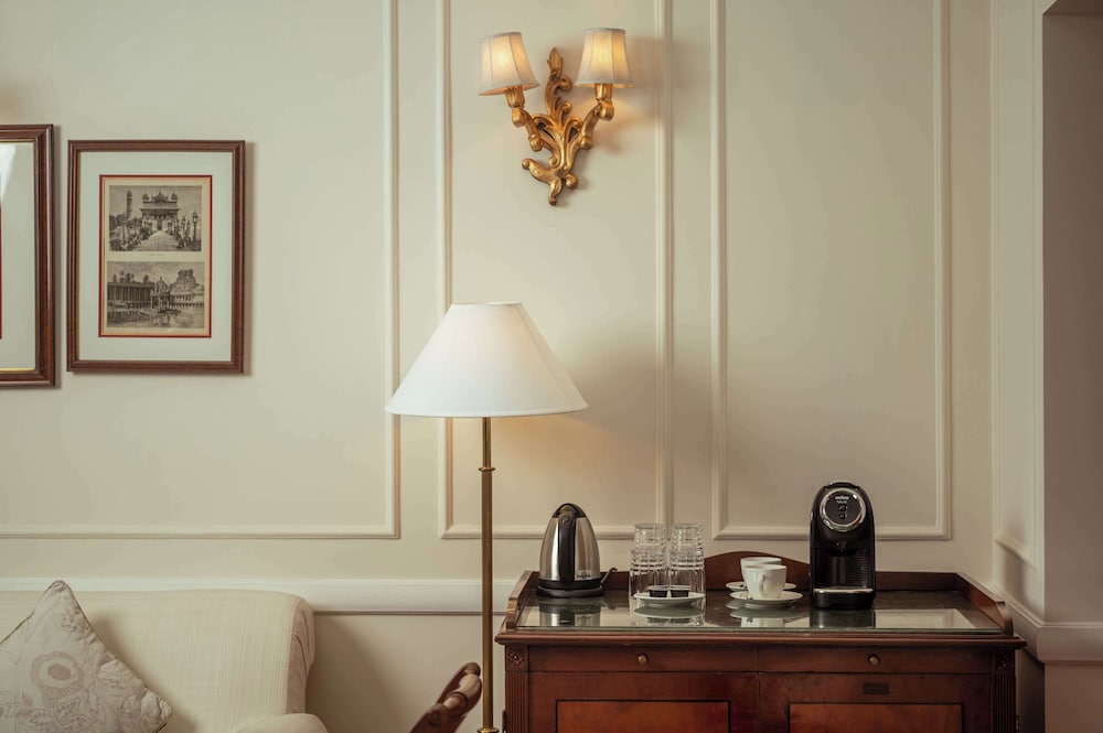 Luxury Suite - Photo 15