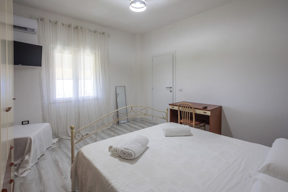 Room, 1 Queen Bed, Balcony, Sea View