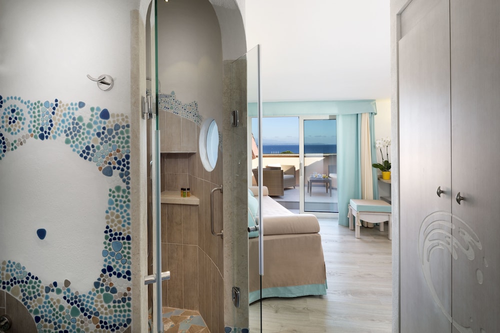 Deluxe Double Room, Balcony, Sea View photo 2