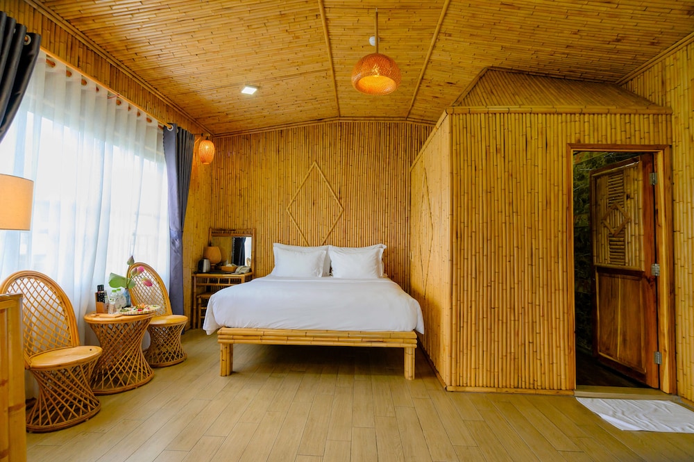Bamboo Bungalow Lake